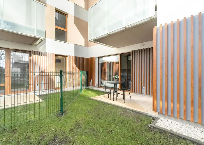 Pastel Blue Grunwald With Garden & Parking By Renters דירה *