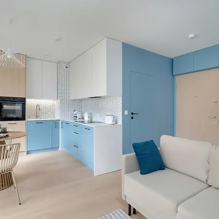Pastel Blue Grunwald With Garden & Parking By Renters